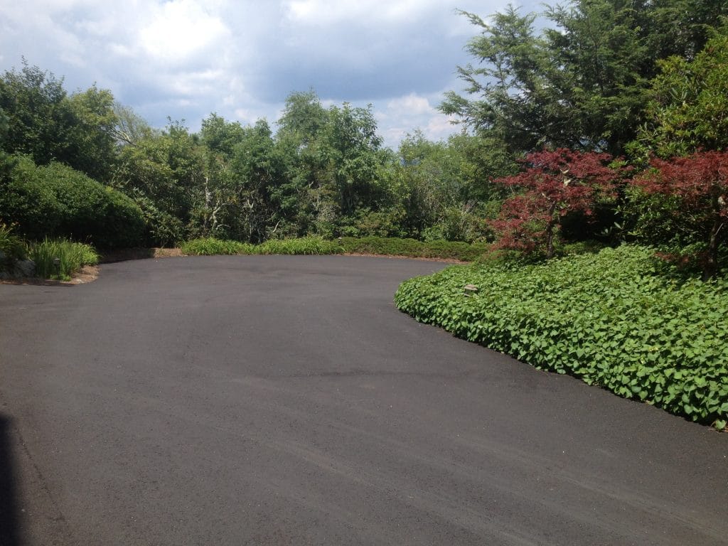 Uniform Paving & Sealcoating: Paving Experts